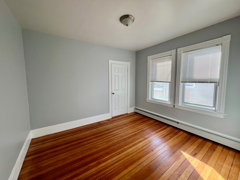 Building Photo - 31 Holman St