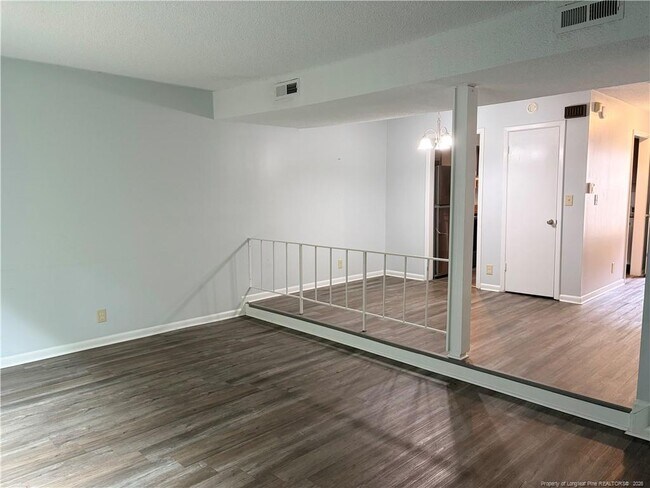 Building Photo - 559 Winding Creek Rd