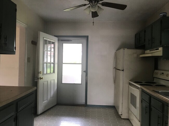 Building Photo - 5708 Pontiac Dr