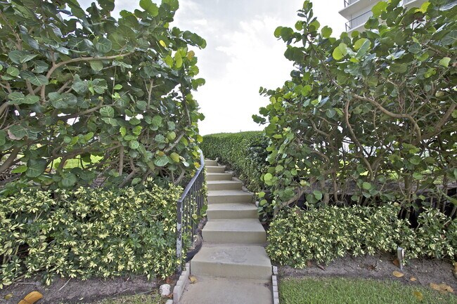 Building Photo - 5420 N Ocean Ave