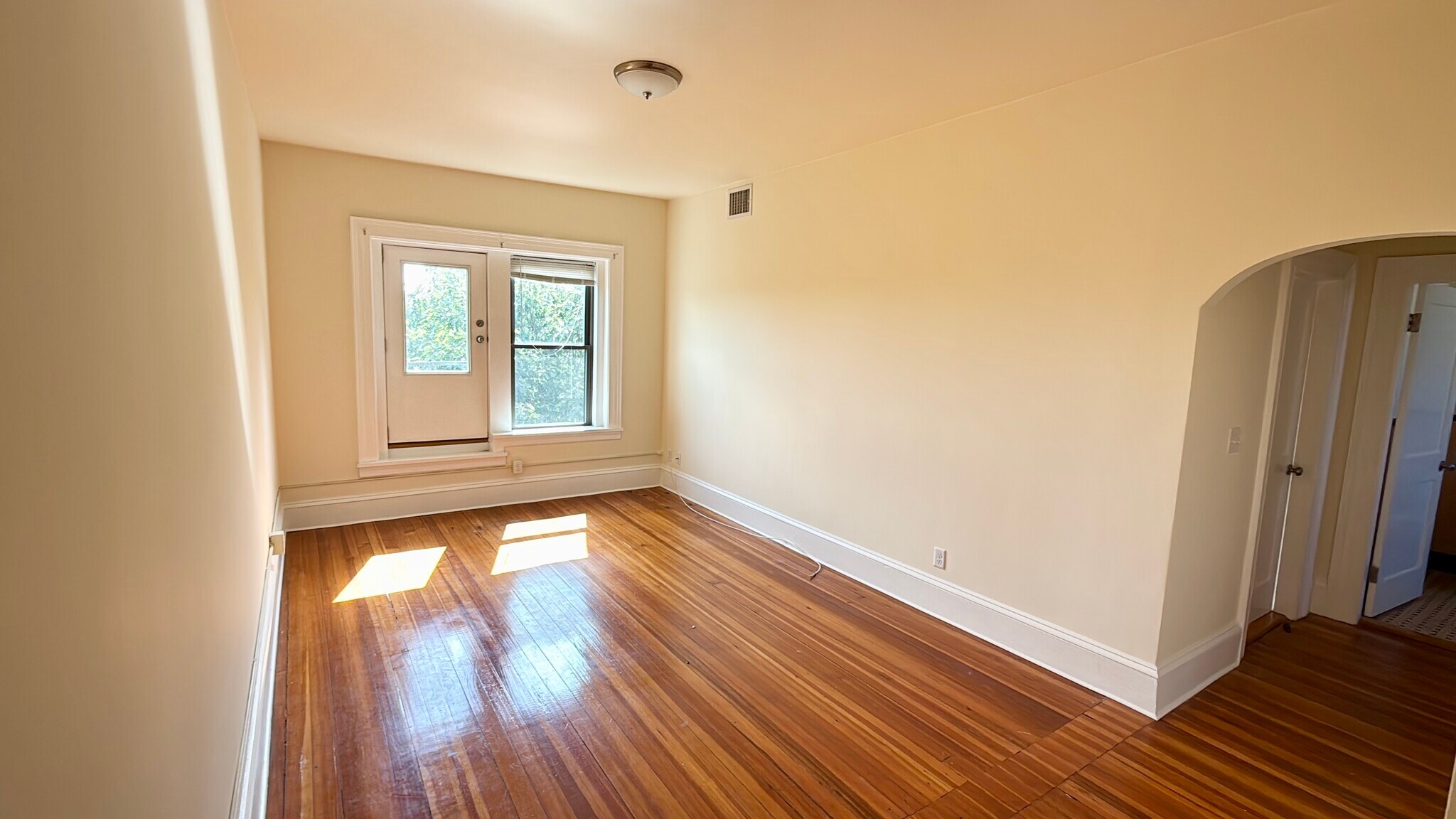 Building Photo - 1563 Beacon St