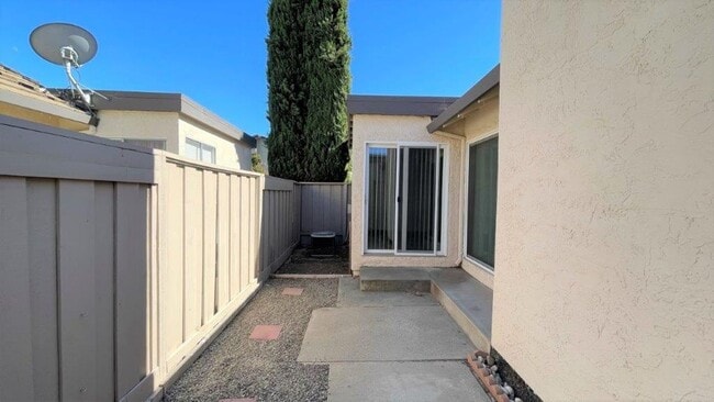 Building Photo - 5 Donner Creek Ct