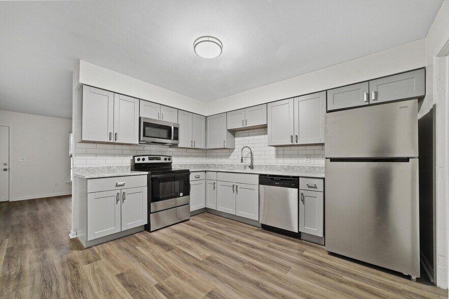 Kitchen - 138 Braly Dr