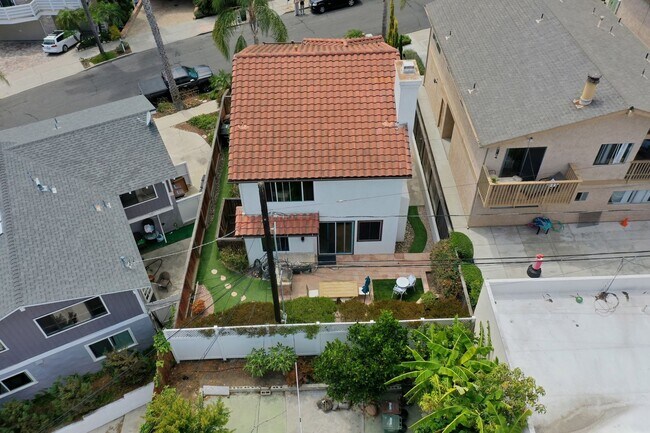 Building Photo - Exquisite beach home with Ocean and Harbor activities abound!