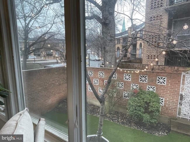 Building Photo - 519 G St SW