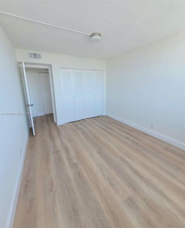 Building Photo - 2025 NE 164th St