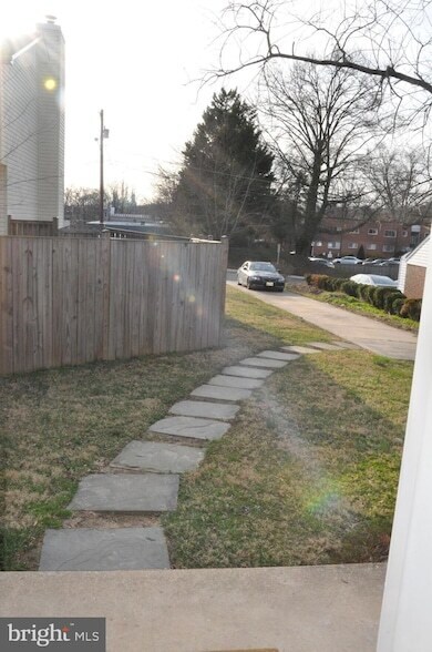 Building Photo - 9705 Glen Ave