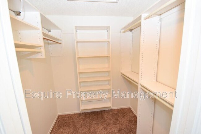 Building Photo - 1335 Lawrence Way