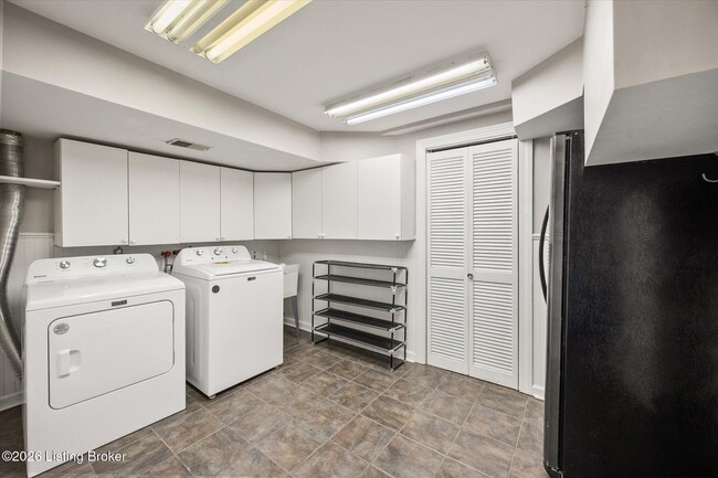 Building Photo - 7008 Foxcroft Pl