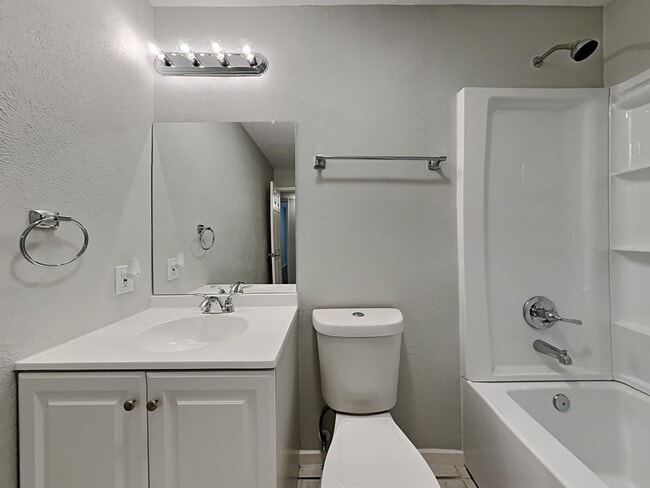 Building Photo - Charming 3-Bed, 2-Bath Home with Pool in Grand Prairie