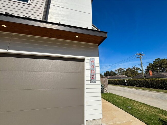 Building Photo - 4402 Bora Bora Ln