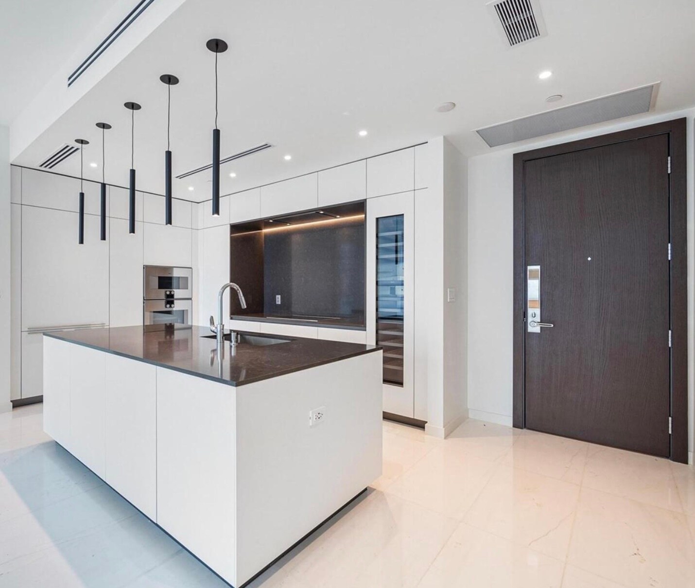 Building Photo - 300 Biscayne Boulevard Way