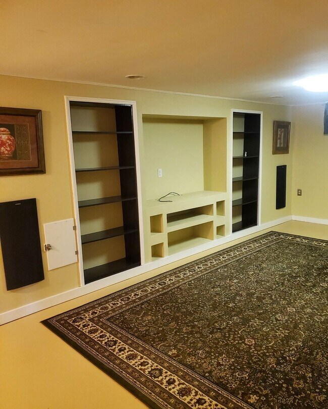 Building Photo - Single Family 3 Bedroom 1.5 Bath