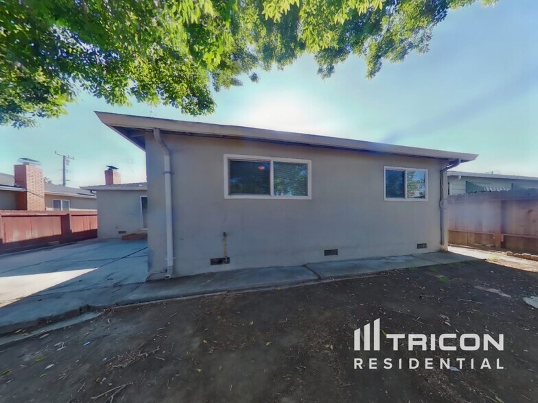 Building Photo - 1508 Crestview Dr