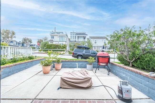 Building Photo - 719 Poinsettia Ave