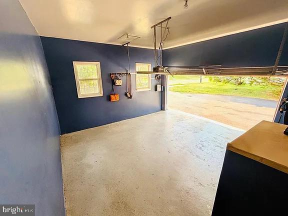 Building Photo - 122 Whiteland Hills Cir