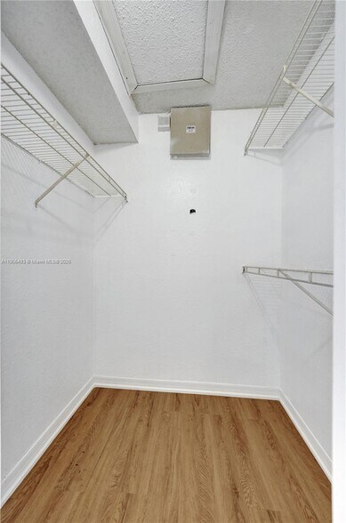 Building Photo - 417 Vista Isles Dr