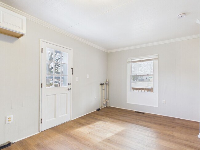 Building Photo - 3426 Delaware Ave