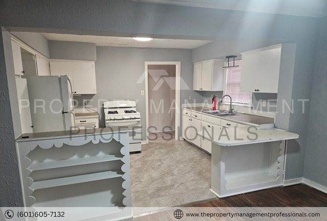 Building Photo - 2871 Fairhill Dr