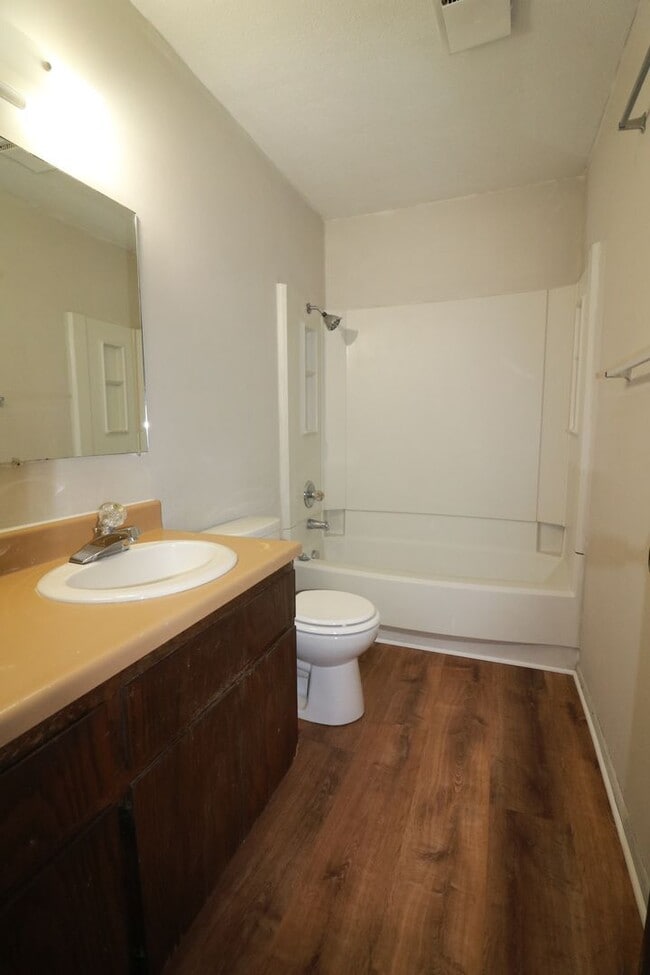 Building Photo - Beautifully built 2 bedroom house with huge backyard!