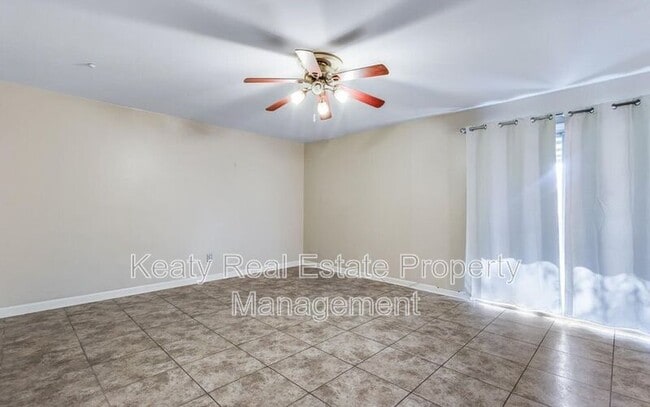 Building Photo - 211 Versailles Blvd