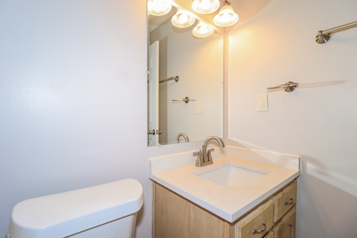 Building Photo - 2125 Oak Springs Dr