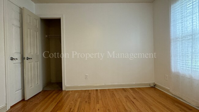 Building Photo - 4BR/3BA Well appointed home in the gated c...