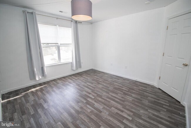 Building Photo - 45567 Bethson St