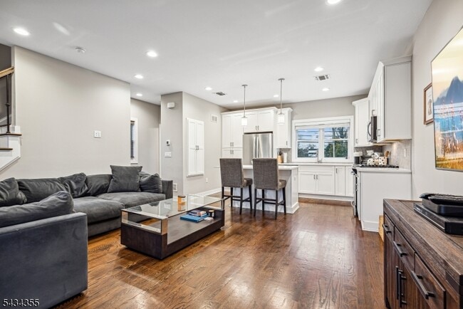 Building Photo - 25 Stonybrook Cir