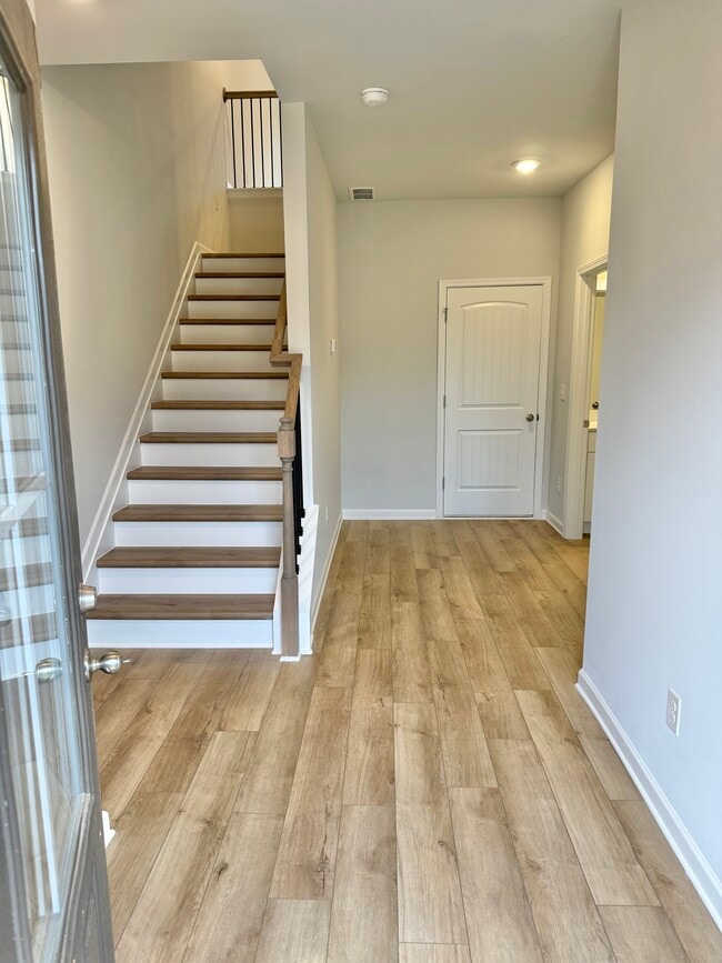 Building Photo - 206 Daybreak Ln