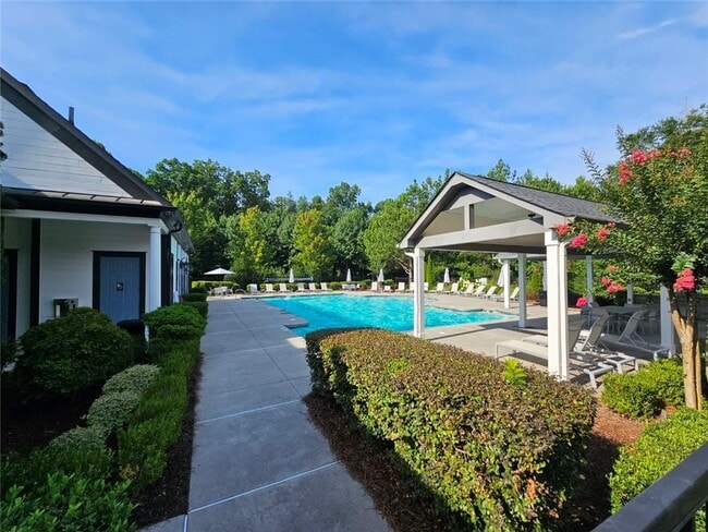 Building Photo - 2104 McFarlin Ln