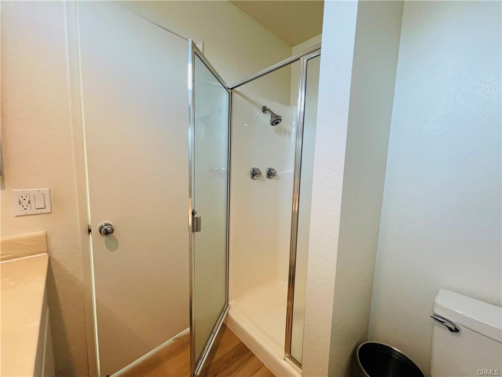 Secondary En Suite Bathroom - 10201 Mason Ave