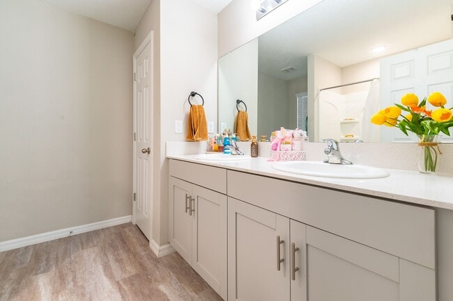 Building Photo - Stunning, Pet-Friendly, 4 Double bedroom, 2.5 Bathroom Home in Crosswind Point, Parrish