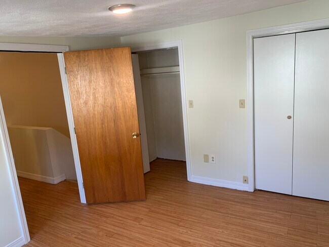 Building Photo - 138 Thorndike St