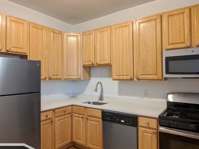 Building Photo - 2453 N Spaulding Ave