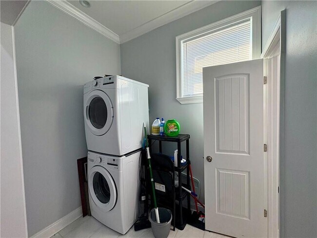 Building Photo - 3103 Cherry St