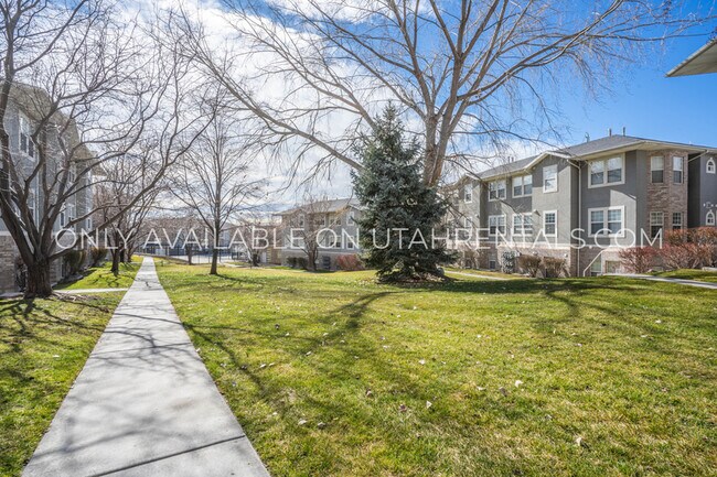 Building Photo - 421 Belmont Pl