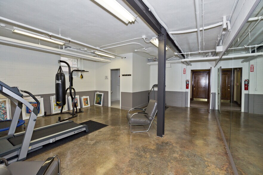 Building Photo - 327 Southfield Rd