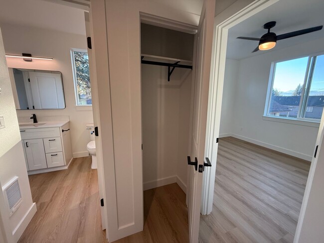 Building Photo - Brand New Modern 2 Bed/ 1 Bath Triplex - Near Old Mill District