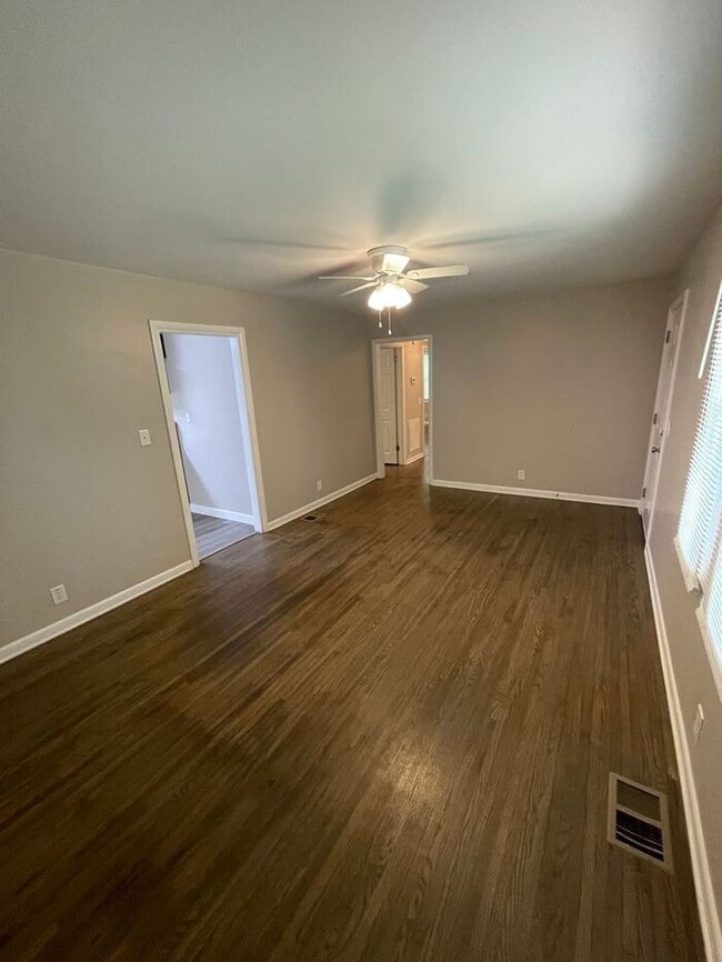 Building Photo - Lovely 3-Bedroom Home in a Great Location ...