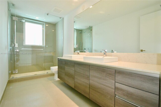Building Photo - 1080 Brickell Ave