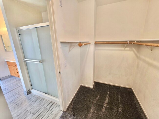 Building Photo - Bright & Spacious Woodland Home with Functional Layout 3 bed/2.5 bath