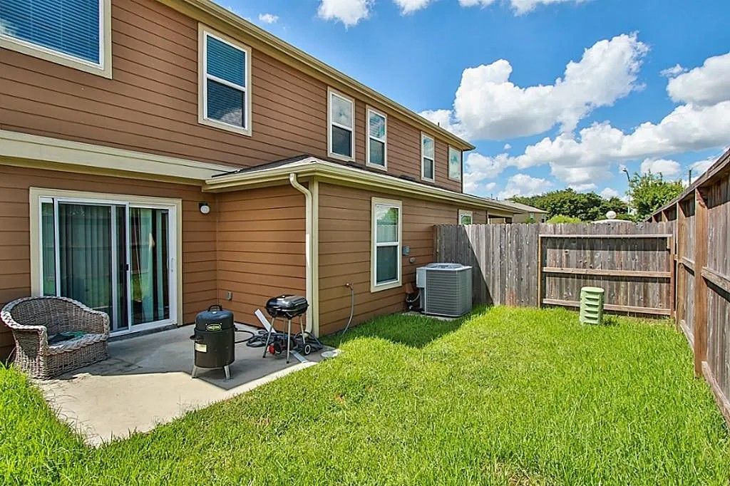 Building Photo - 14911 Trinity Meadow Dr