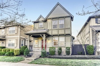 Building Photo - 570 SW 201st Ave