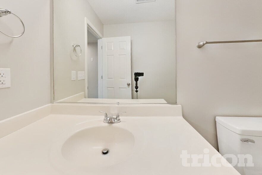 Building Photo - 2112 Saponi Village Ct