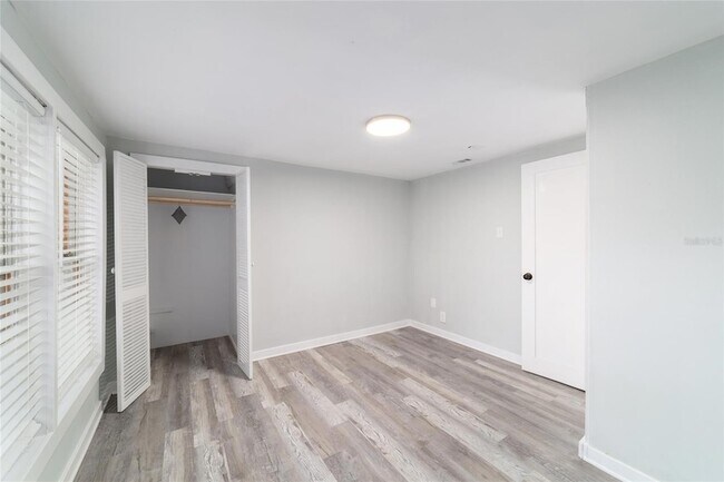 Building Photo - 20837 Walnut St