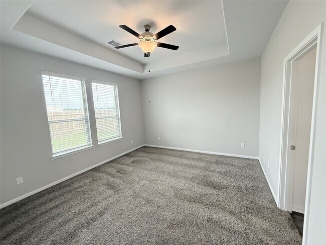 Building Photo - 14501 Sugar Pines Dr