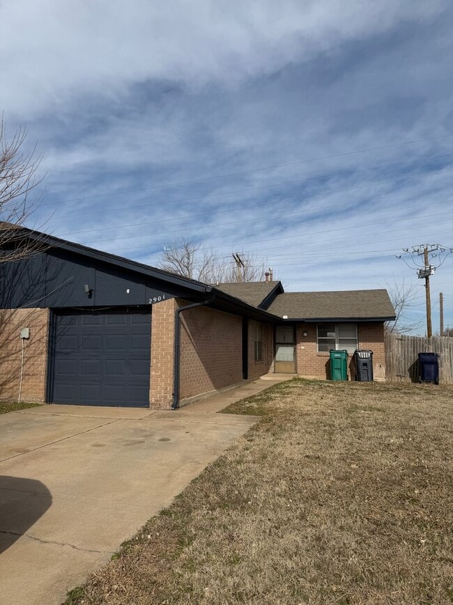 Building Photo - Charming 2 Bed, 1 Bath Home Near OCCC!