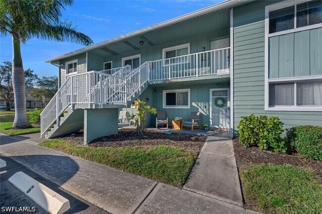 Building Photo - 154 Cypress Way E