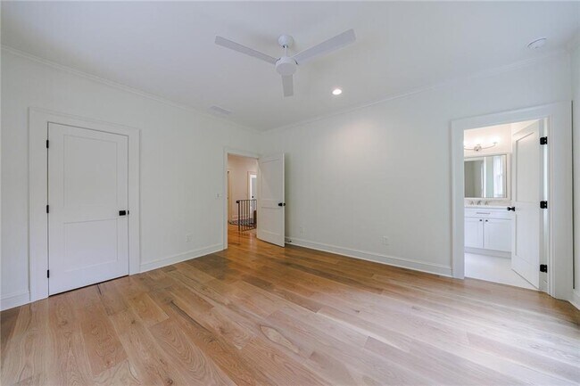 Building Photo - 2717 Skyland Dr NE